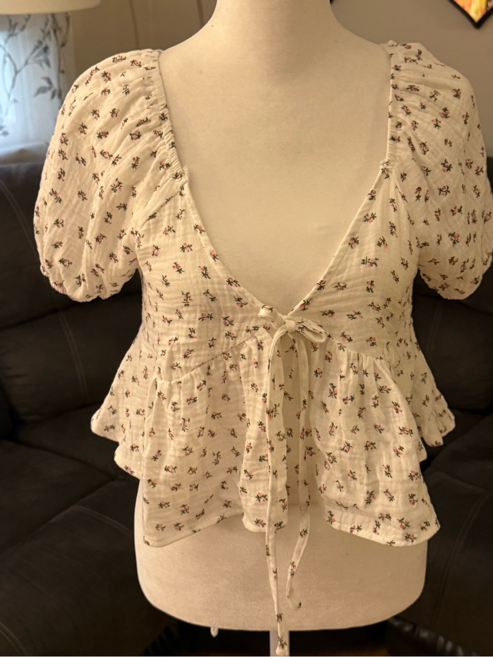 Francesca's Collections Ivory Floral Tie-Front Peplum Blouse
